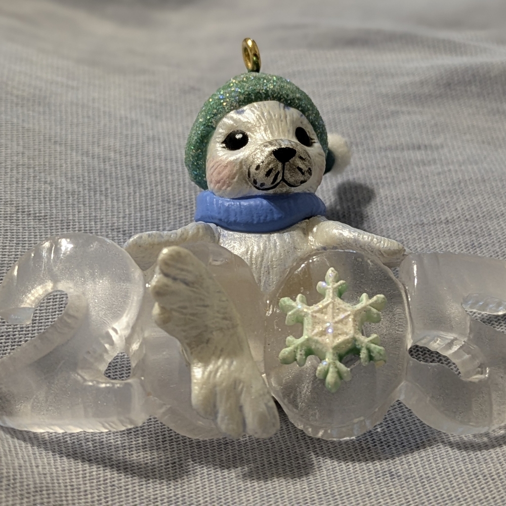Hallmark Collectable 2005 Seal With Ice & Snowflake Christmas Ornament